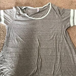 LuLaRoe Large Perfect T